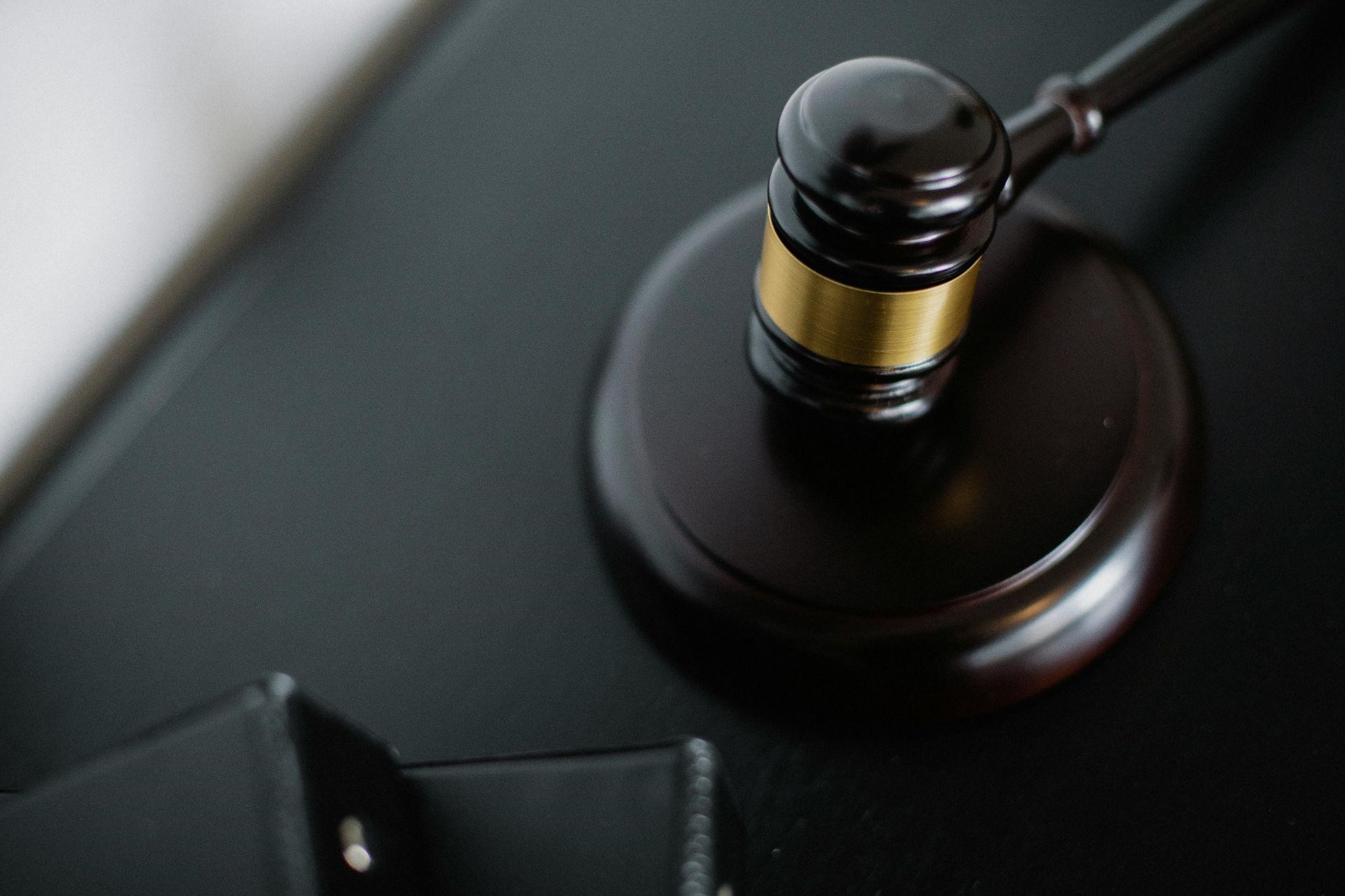 Top International Law Thrillers You Should Read Close-up of a judge's gavel resting on a black surface, symbolizing an international law thriller.